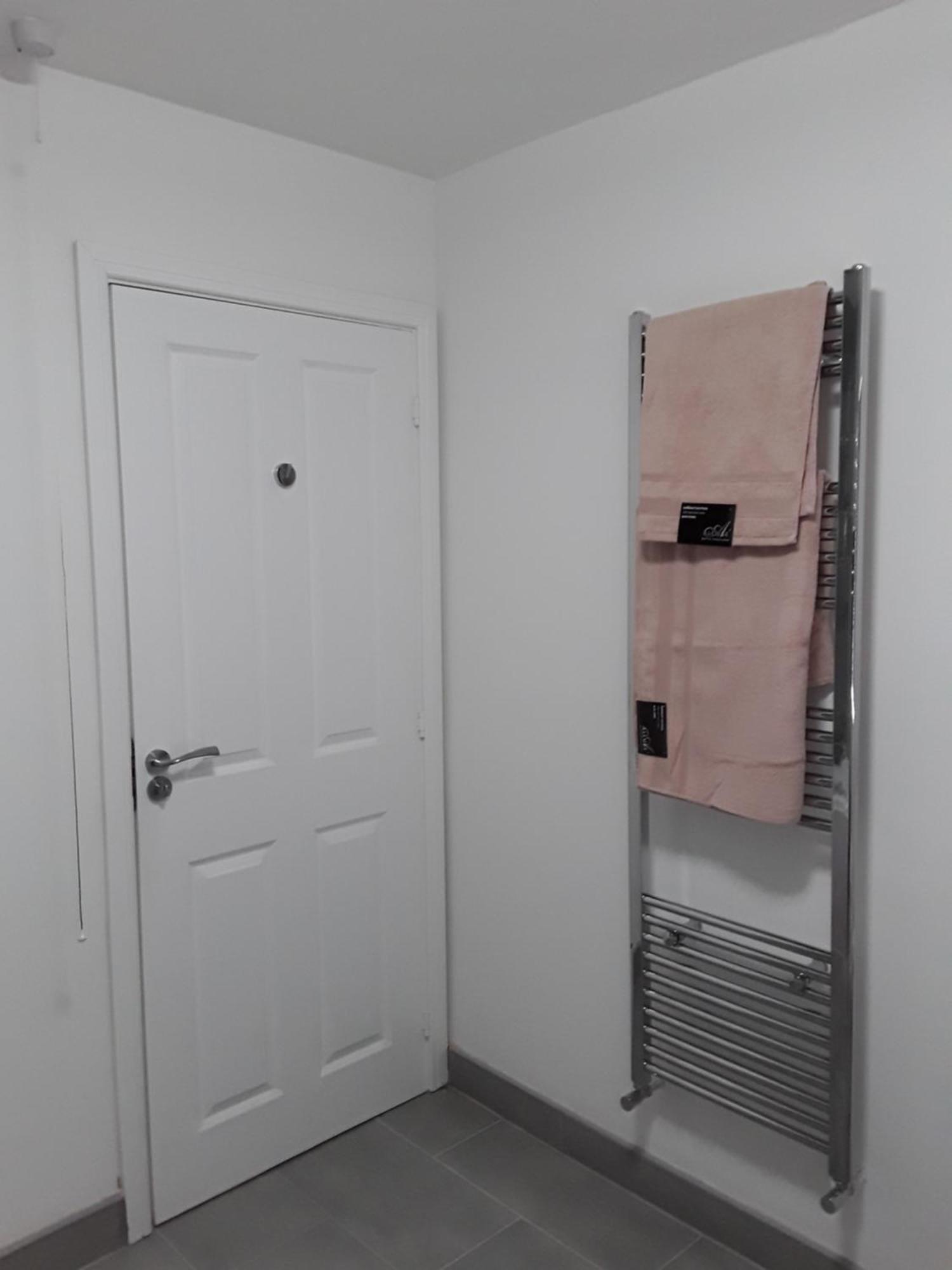 Hams Rest Place - Strictly Only One Guest Allowed In One Room A Second Accompanying Person Will Not Be Allowed Into The Property Birmingham Exterior photo